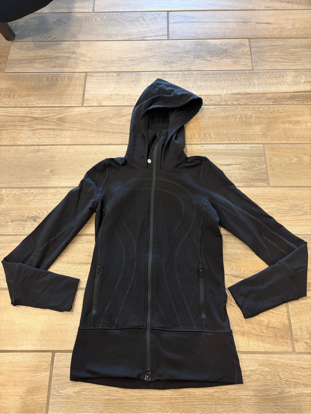 lululemon women’s black hooded Jacket size 4